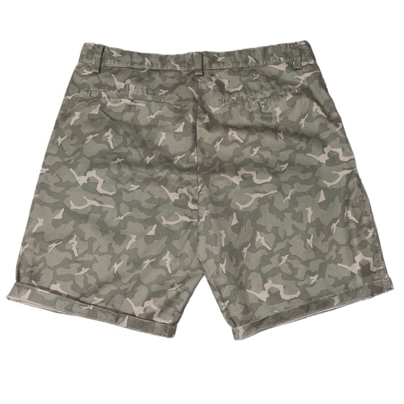 Banana Republic Camo Shorts - Picture 2 of 3